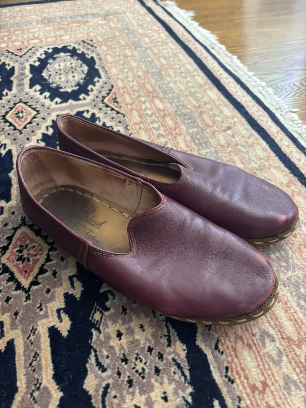 Sabah leather slip